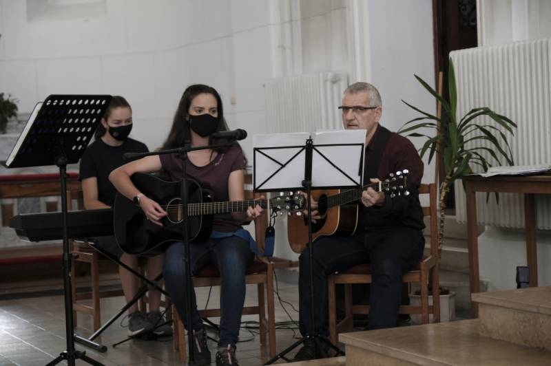 világméretű szentségimádás_Pius-templom (18).JPG